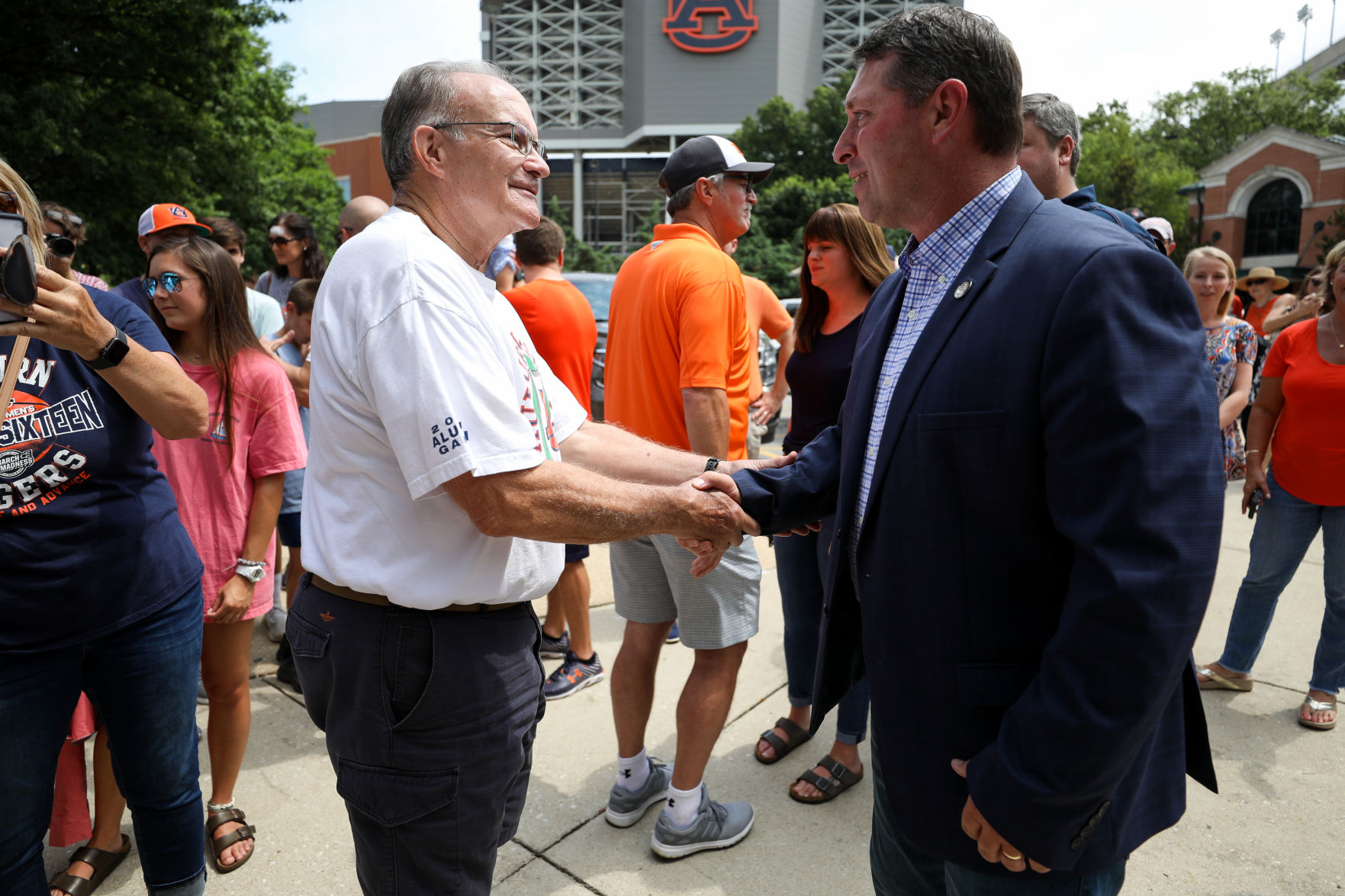 Auburn baseball departs for College World Series in Omaha